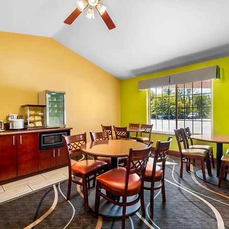 Econo Lodge Inn & Suites Eau Claire Zewnętrze zdjęcie