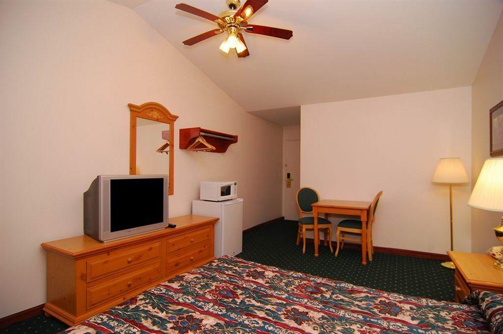 Econo Lodge Inn & Suites Eau Claire Zewnętrze zdjęcie