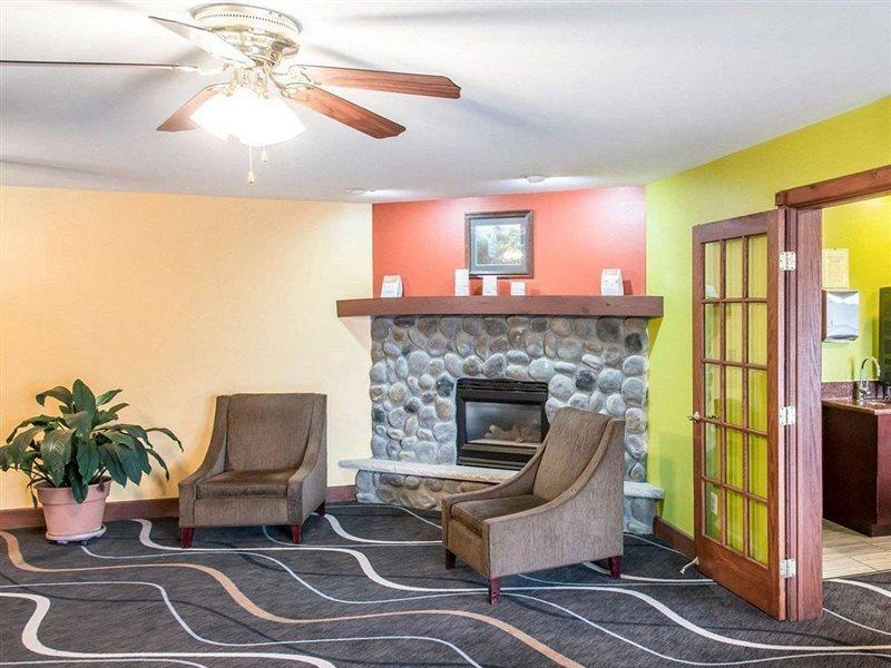 Econo Lodge Inn & Suites Eau Claire Zewnętrze zdjęcie