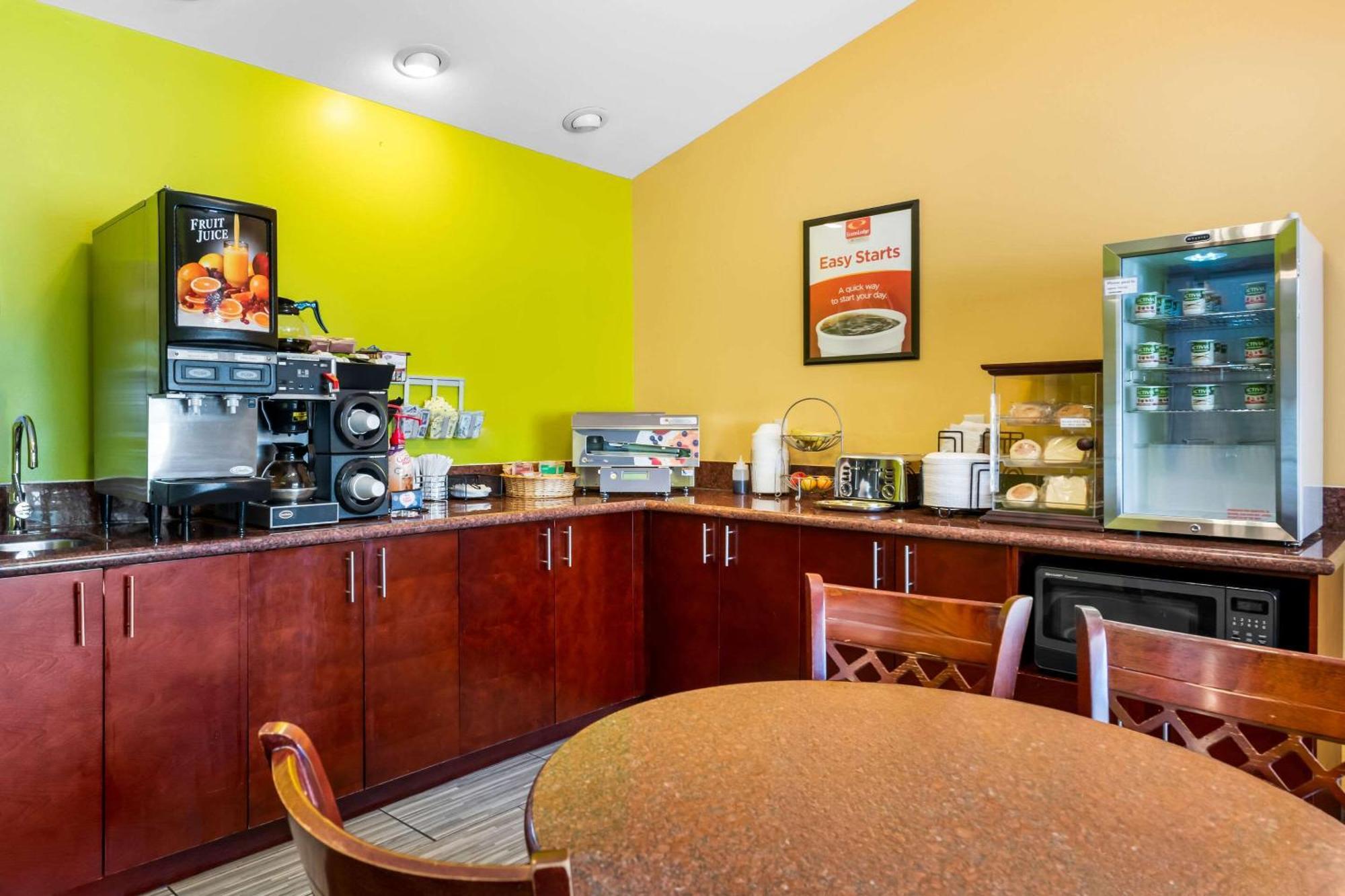 Econo Lodge Inn & Suites Eau Claire Zewnętrze zdjęcie
