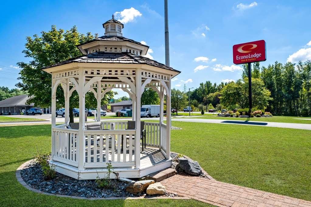 Econo Lodge Inn & Suites Eau Claire Zewnętrze zdjęcie