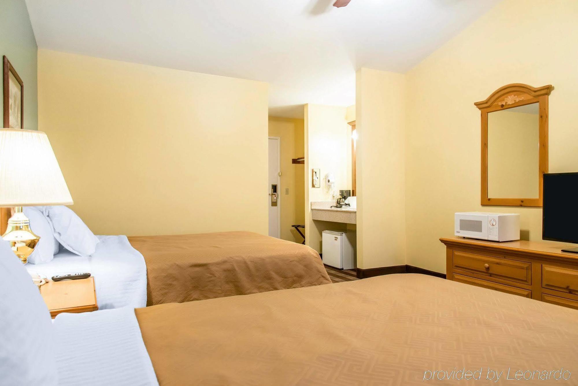 Econo Lodge Inn & Suites Eau Claire Zewnętrze zdjęcie