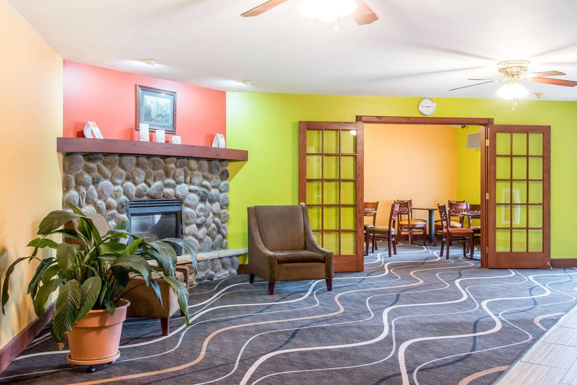 Econo Lodge Inn & Suites Eau Claire Zewnętrze zdjęcie