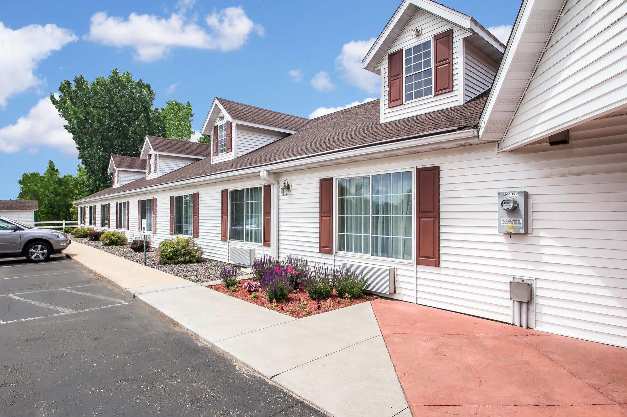 Econo Lodge Inn & Suites Eau Claire Zewnętrze zdjęcie