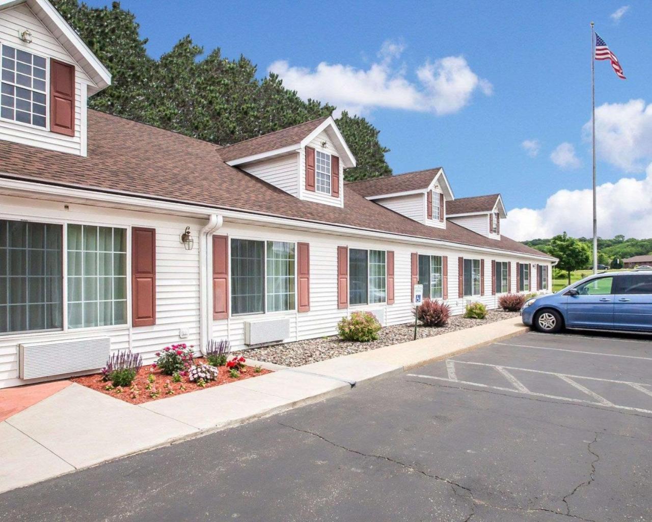 Econo Lodge Inn & Suites Eau Claire Zewnętrze zdjęcie