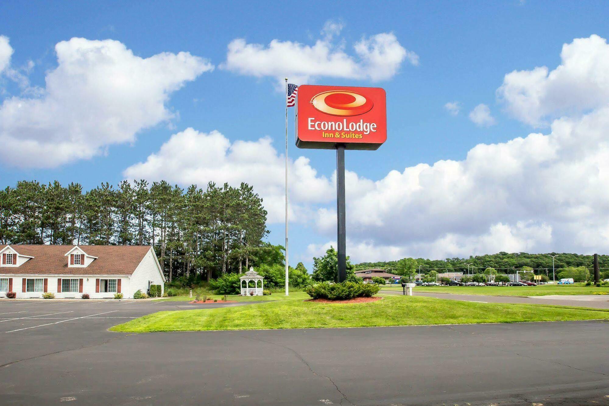 Econo Lodge Inn & Suites Eau Claire Zewnętrze zdjęcie