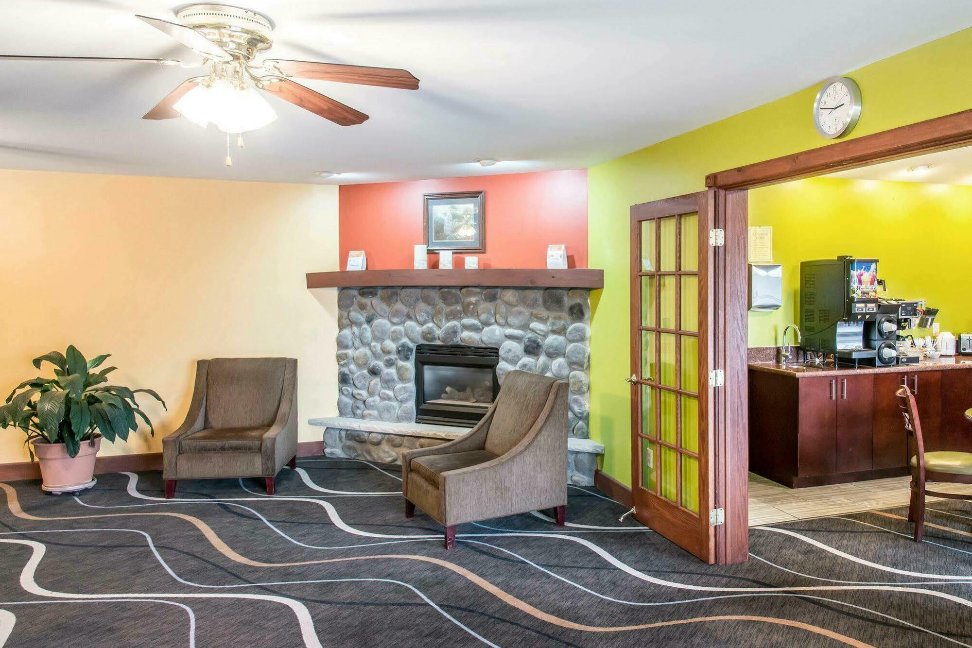 Econo Lodge Inn & Suites Eau Claire Zewnętrze zdjęcie