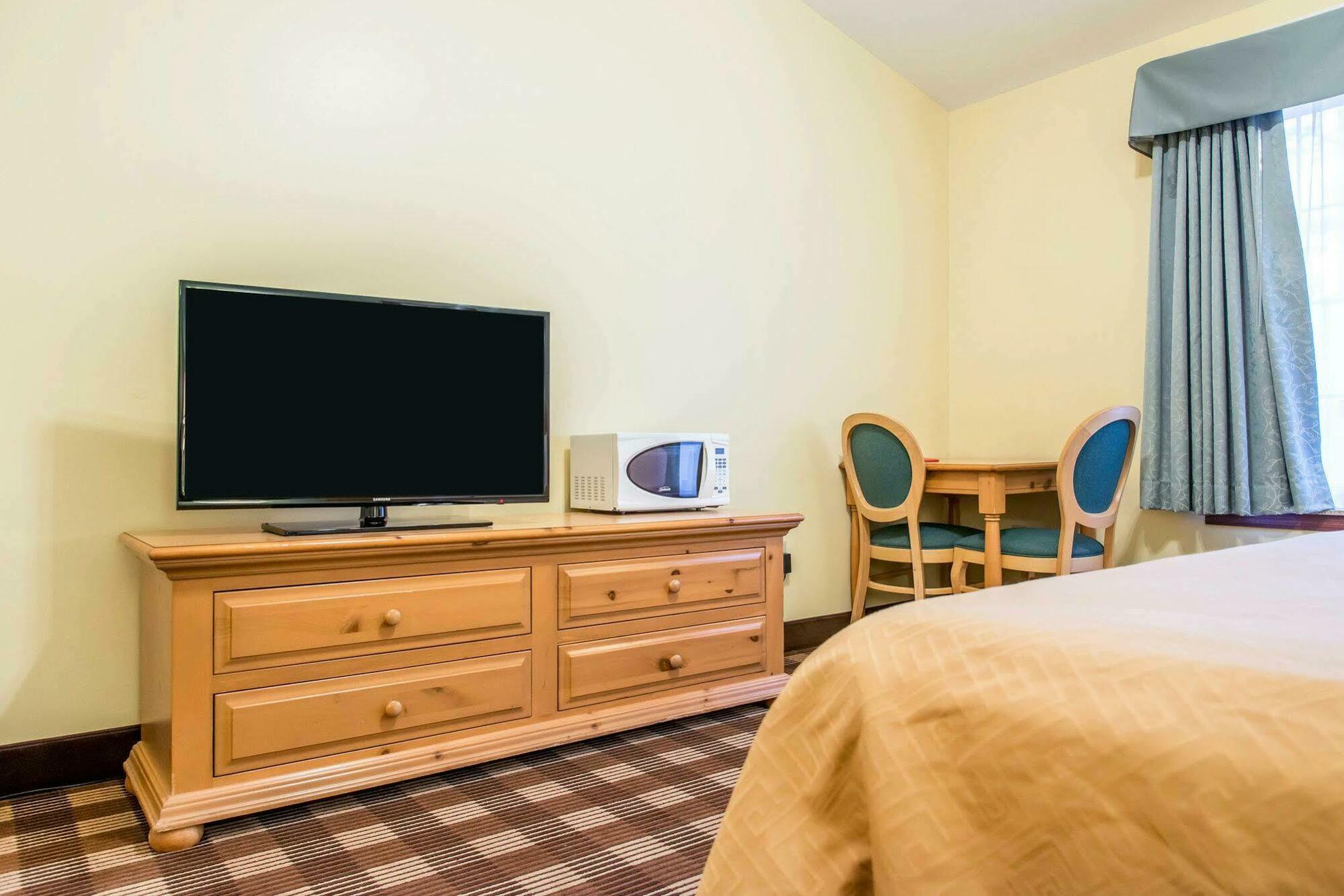 Econo Lodge Inn & Suites Eau Claire Zewnętrze zdjęcie