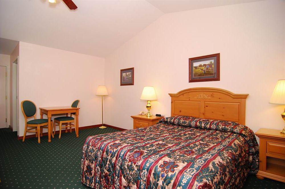 Econo Lodge Inn & Suites Eau Claire Zewnętrze zdjęcie
